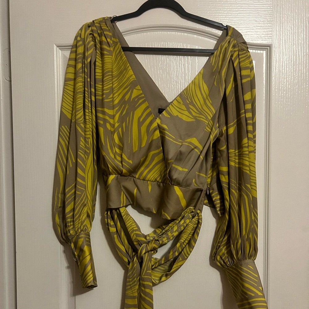 NEW, never worn Banana Republic blouse in size 12